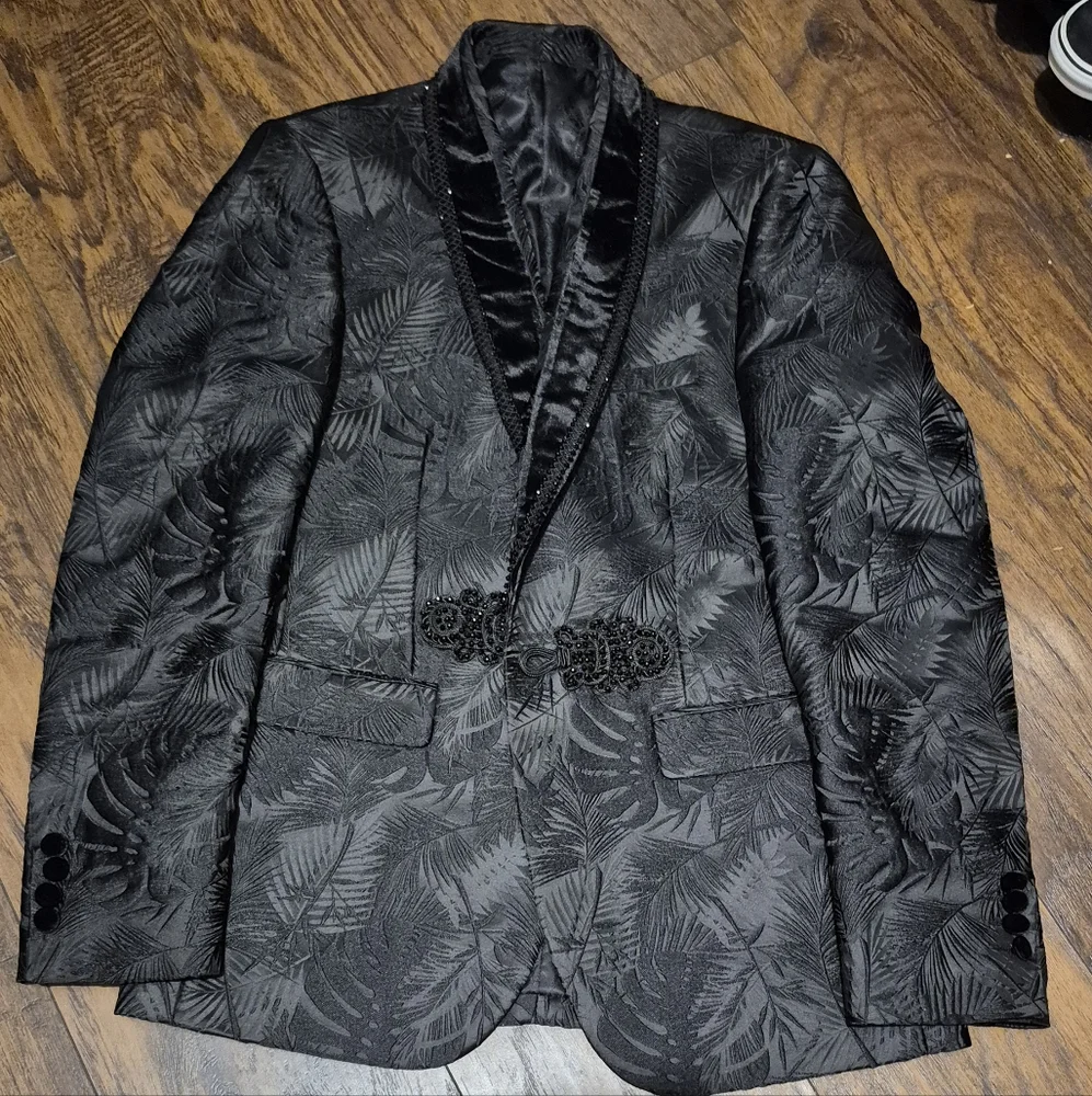 Sophisticated Black Patterned Men's Suit - Picture 3 of 3